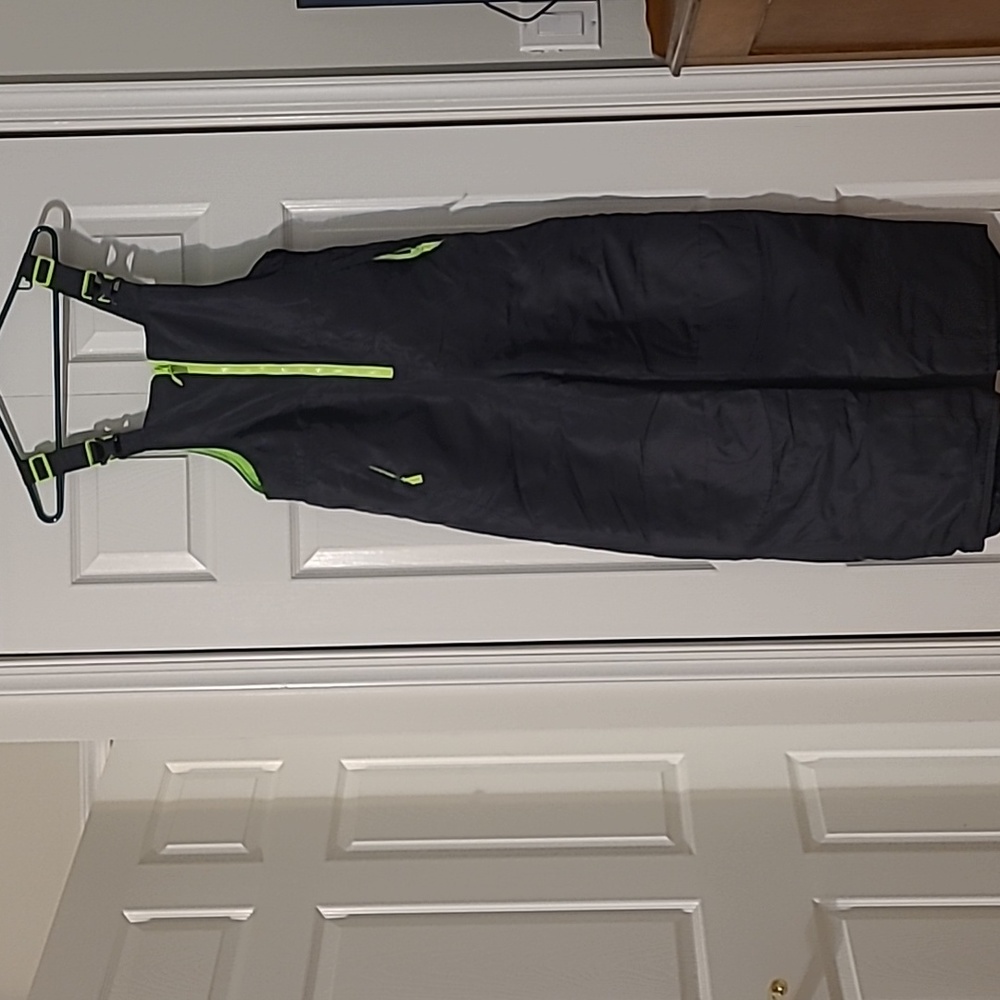 Bib-style snow pants. Size 12-14